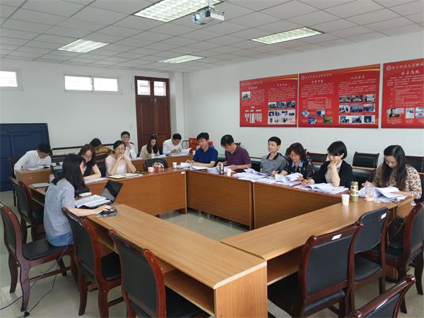 新闻学院2015级研究生毕业论文答辩工作圆满完成