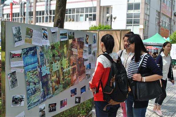 新闻学院举行“街拍新闻”活动
