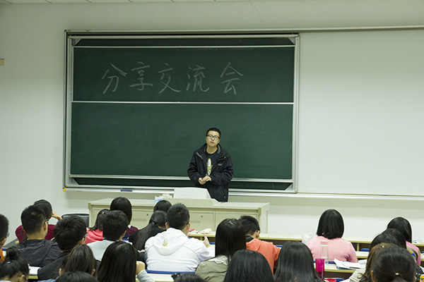 新闻学院经验交流会顺利召开