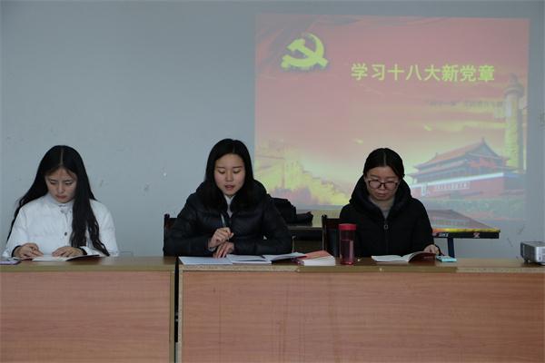 “小韩带你学党章”——新闻学院本科生党支部开展学党章活动
