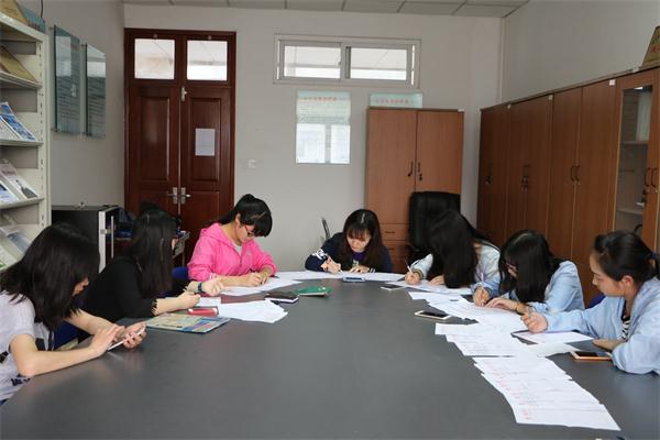 新闻学院举办“心灵树洞”答疑解惑会
