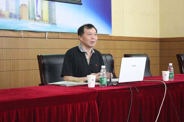南京大学周安华教授在我院开讲座